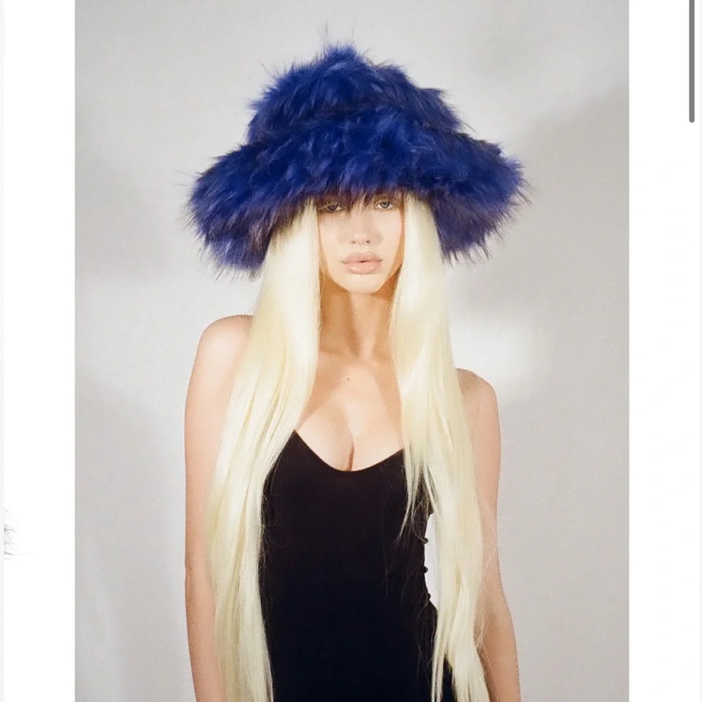 Fur hat - Picture 2 of 2